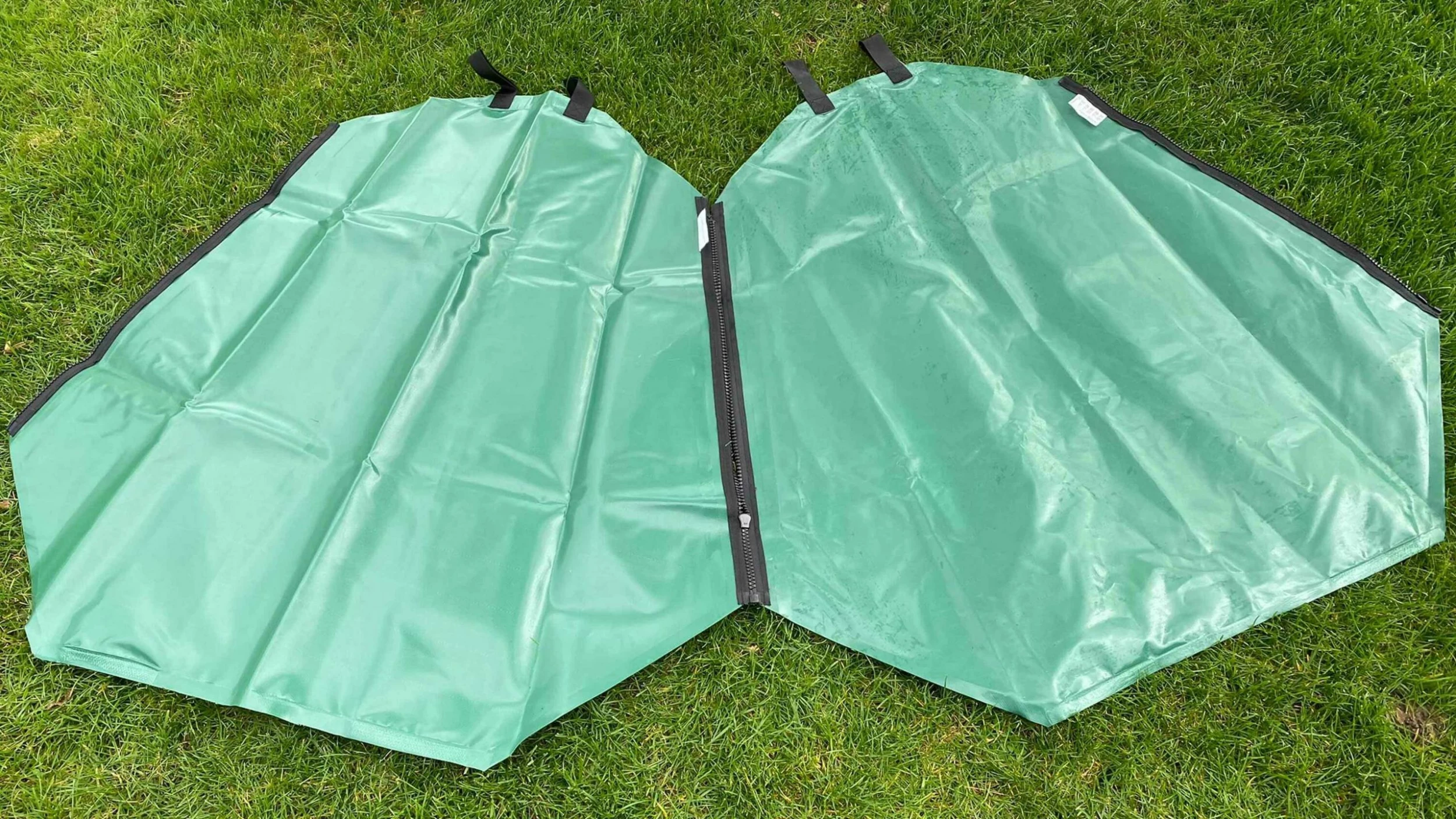 Grasekamp Doppelpack Bewässerungsbeutel Für Bäume - 2 X 60 Liter - Wasserbeutel Wassersack Bewässerungssystem 2 Grasekamp Doppelpack Bewässerungsbeutel Für Bäume - 2 X 60 Liter - Wasserbeutel Wassersack Bewässerungssystem – Bild 2