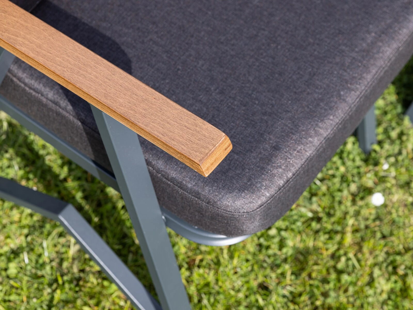 Moeby24 Garden Lounge Set Sitzgruppe Gartenmöbel Garnitur Gruppe 2+1+1 Tisch Gratis 2 Moeby24 Garden Lounge Set Sitzgruppe Gartenmöbel Garnitur Gruppe 2+1+1 Tisch Gratis – Bild 2